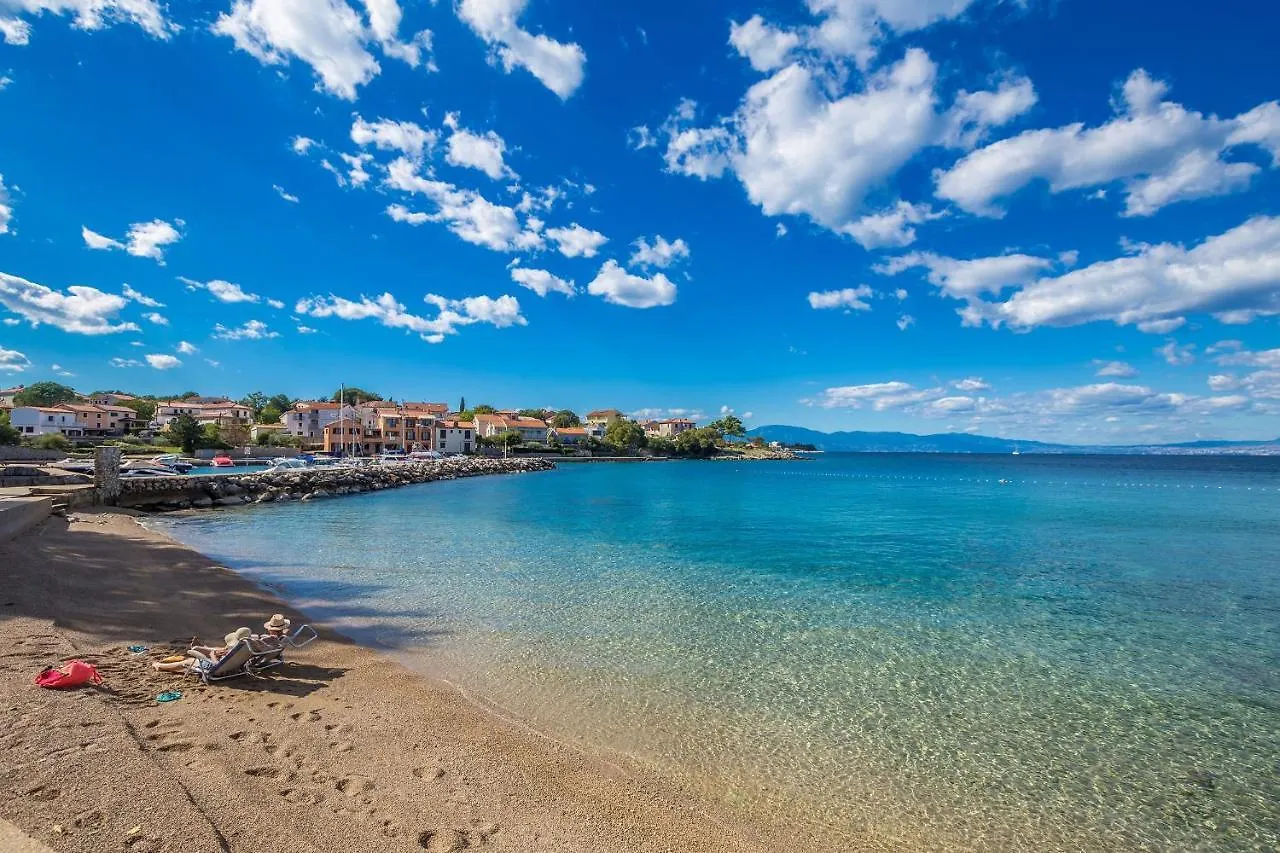 Apartments With A Parking Space Vantacici, Krk - 18476 Malinska