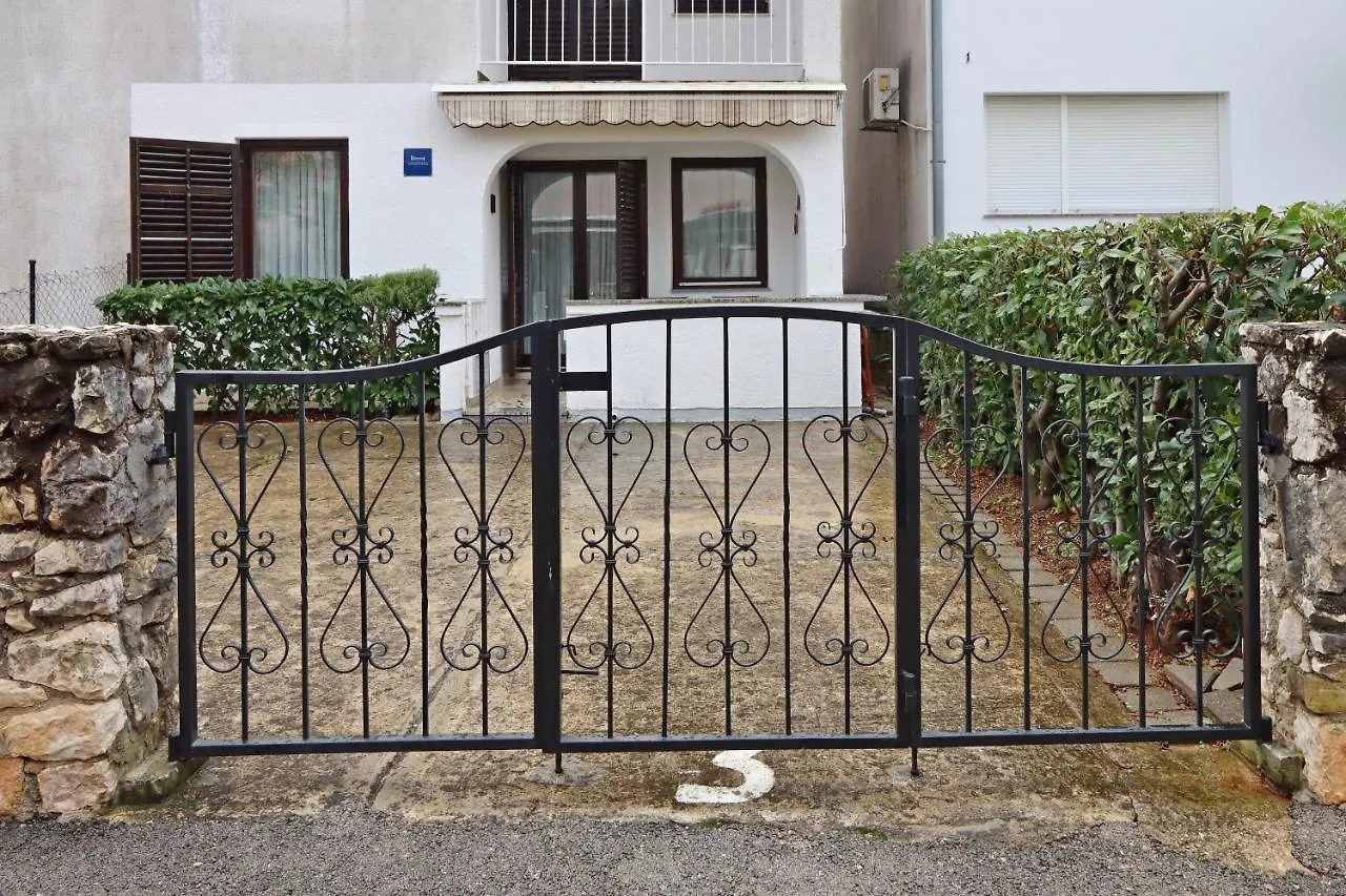 Apartments With A Parking Space Vantacici, Krk - 18476 Malinska