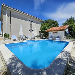Apartment Mirko, Malinska